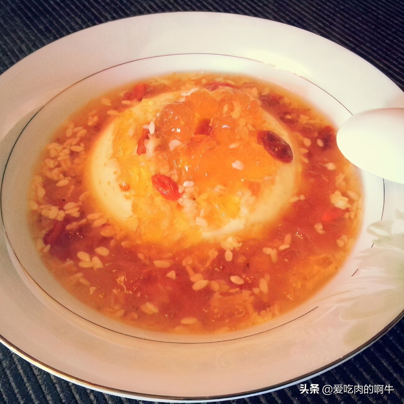 桃胶的正确做法和吃法图片,春天摘桃胶