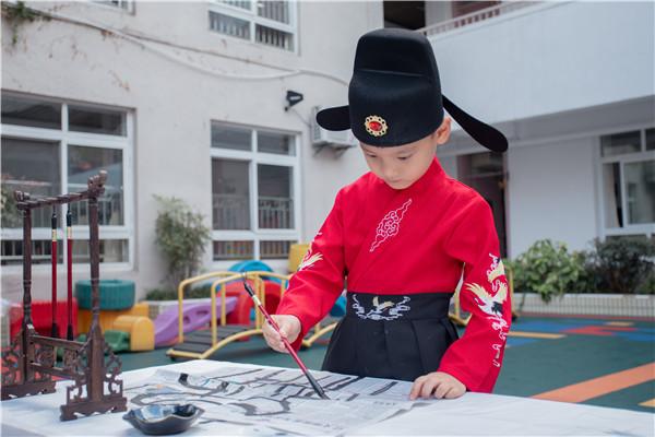 笔墨纸砚润童心,书香画韵趣国庆:合肥市宿州路幼儿园迎国庆活动