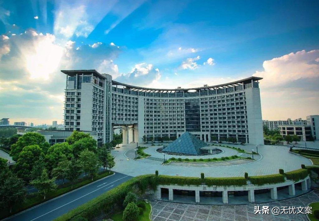 开学前1天，高校通知变成自愿返校。学生：太折腾人了！