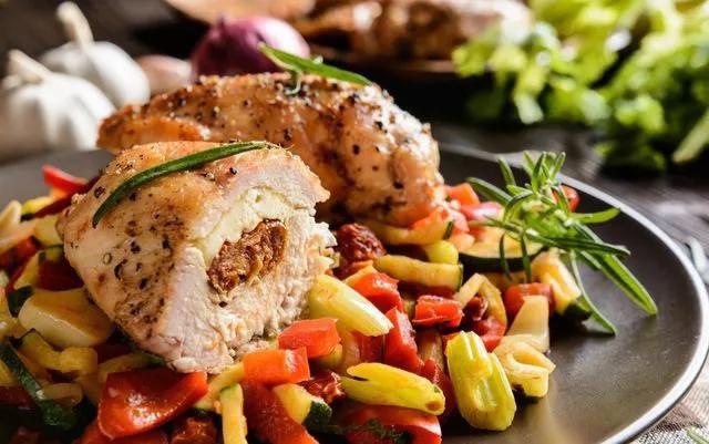 摆摊卖烧烤一天收入多少,新手摆摊做烧烤一个月能挣多少钱