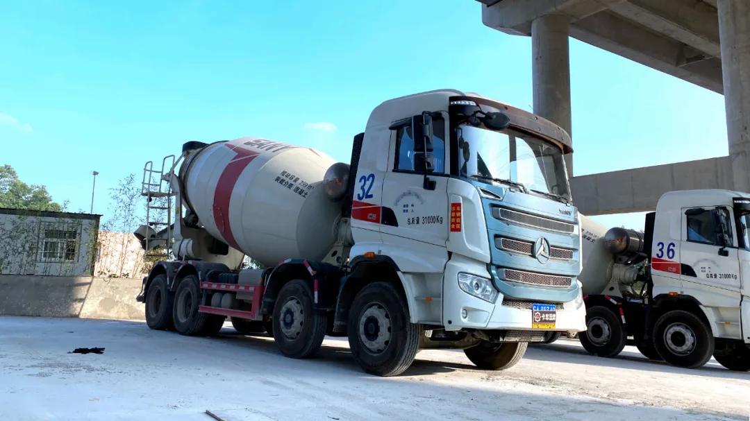 三一C8搅拌车详解：8X4总重31吨，新规定下的产物