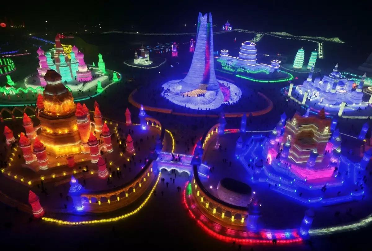 哈尔滨冰灯游玩攻略,哈尔滨冰灯梦幻之行