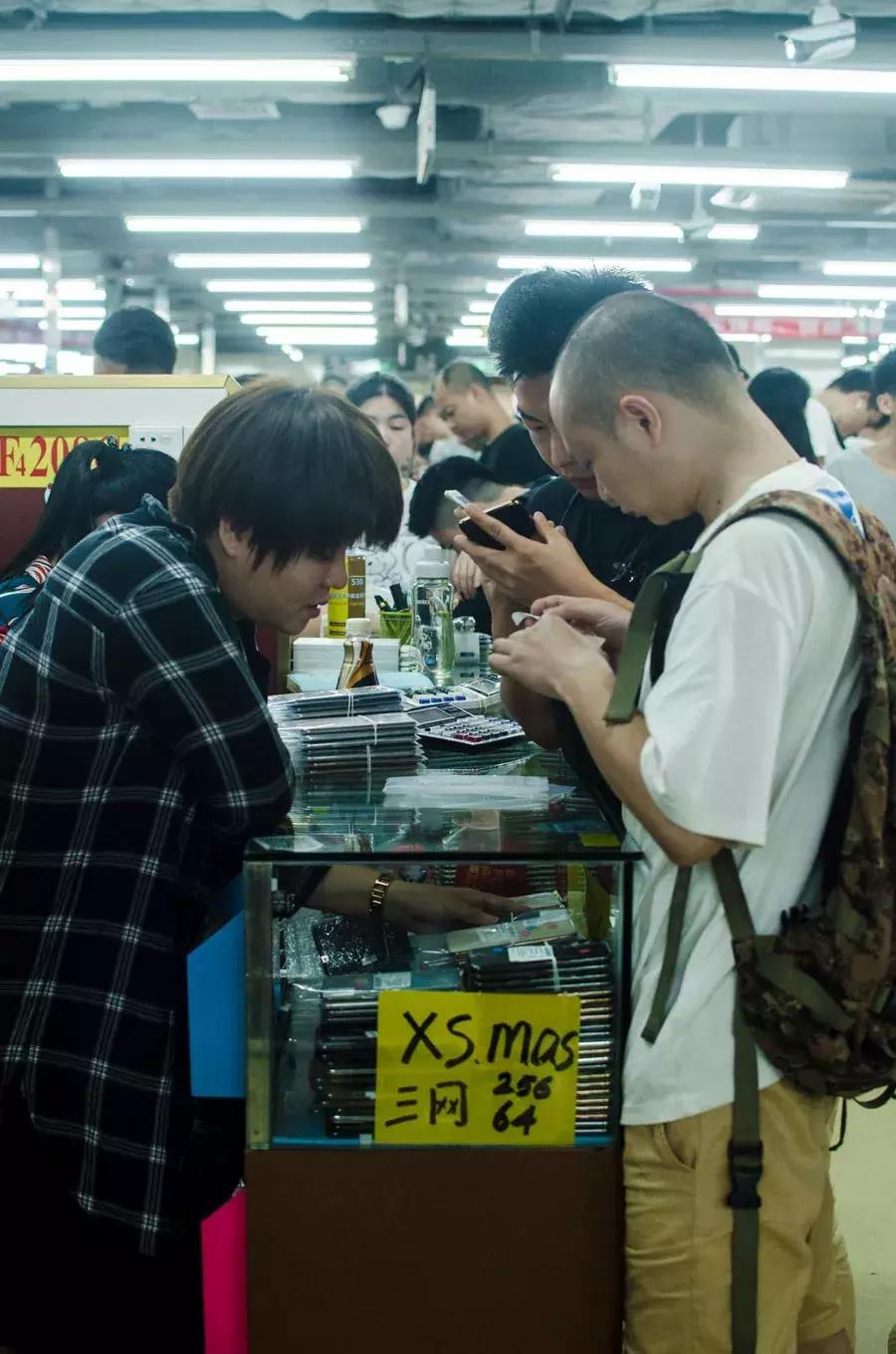 60秒赔了100万！在华强北倒腾“二手机”，比炒股刺激多了…