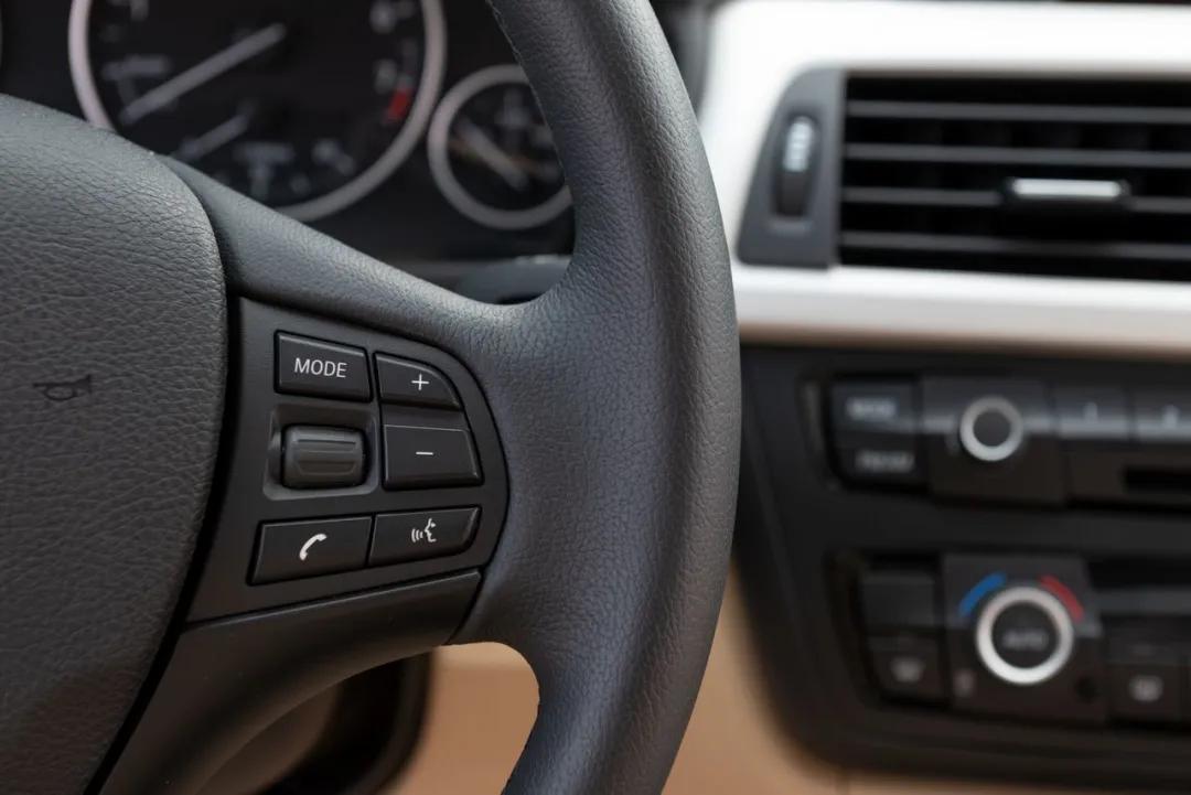 新款宝马320li运动值不值得买,用a级的价格拥有一台bba车型