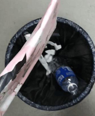 吃完樱花味零食，像被女仆装*男猛**暴打一顿