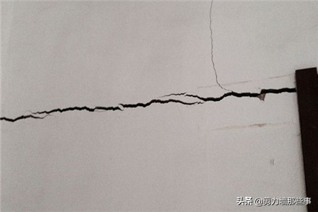 自建房墙体横向开裂会倒塌吗,地基下沉墙体开裂补救自建房