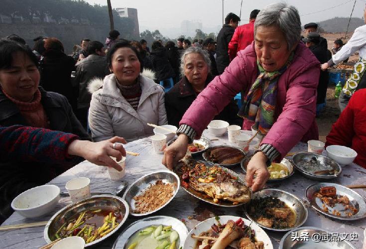 菜不成三筷不成五席不成六啥意思,菜不摆三筷不成五席不成六动画
