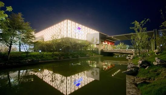 泰州华侨城温泉奥思廷酒店399元起，高级房，泡温泉，体验高尔夫