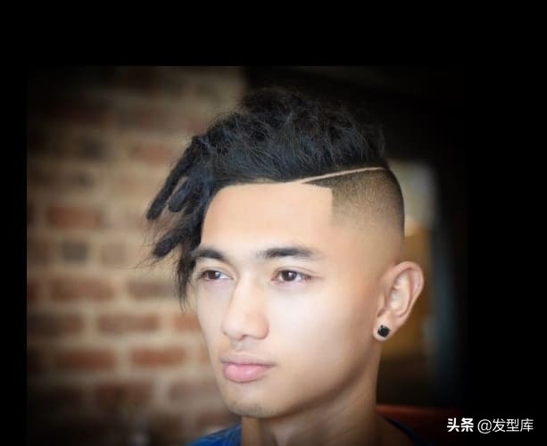 男士两边推干净后面扎马尾的发型,男士发型2020流行发型两边铲后面