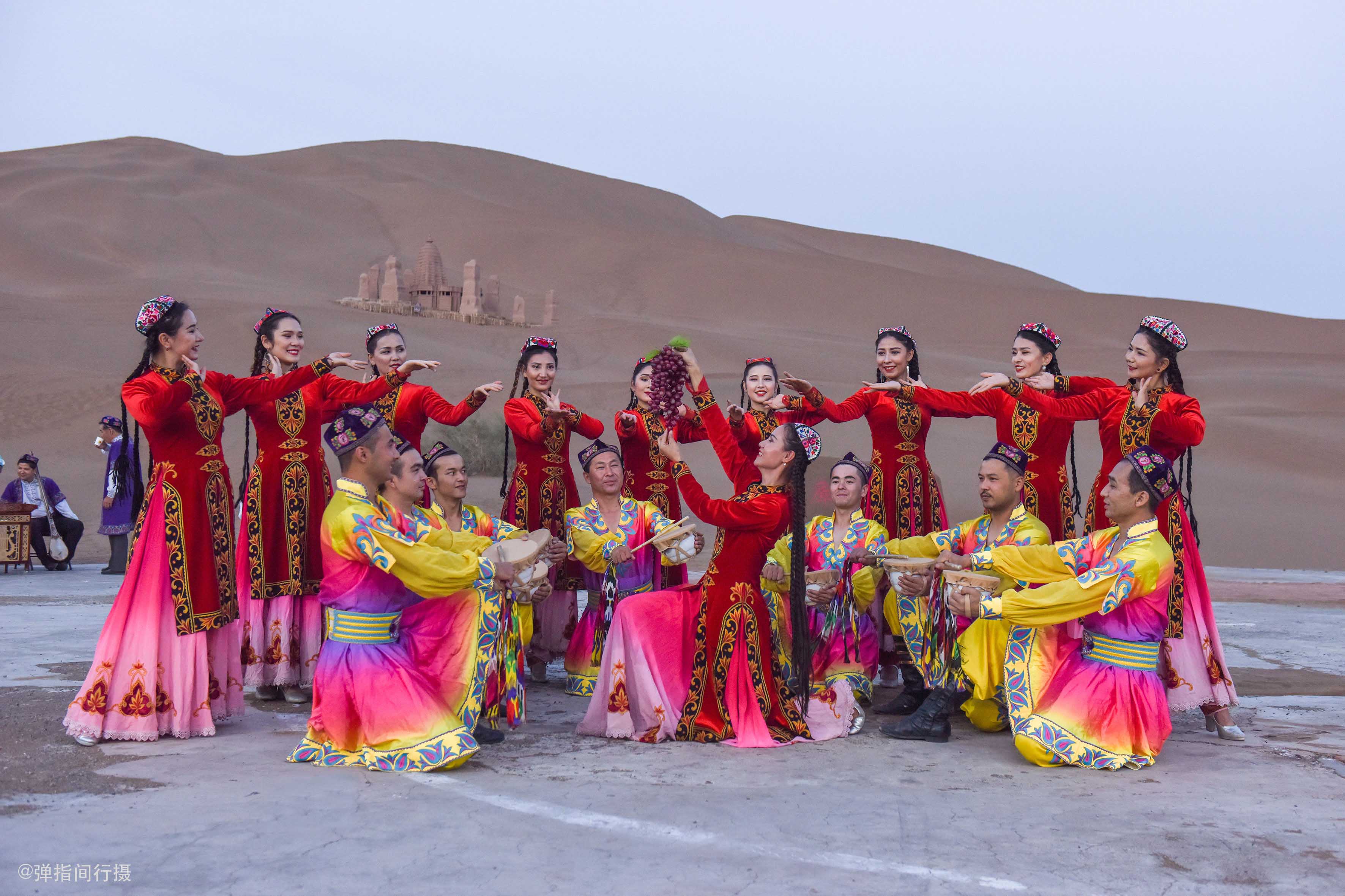 南疆神秘红沙漠简介,南疆第一大沙漠