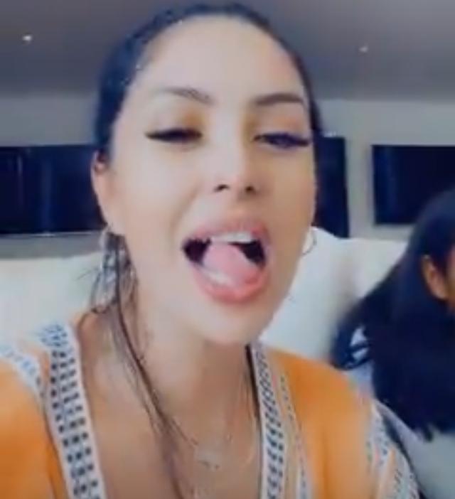 瓦妮莎出去约会,周末瓦妮莎出行