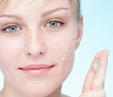 皮肤去角质层用什么方法,没有去角质产品怎么给皮肤去角质