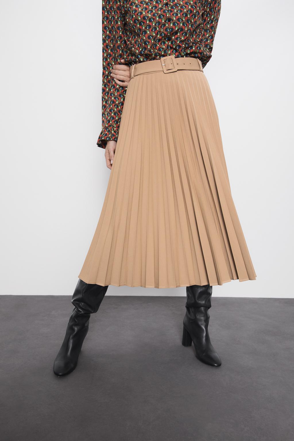 百褶裙腰粗了怎么搭,穿搭百褶裙肩宽