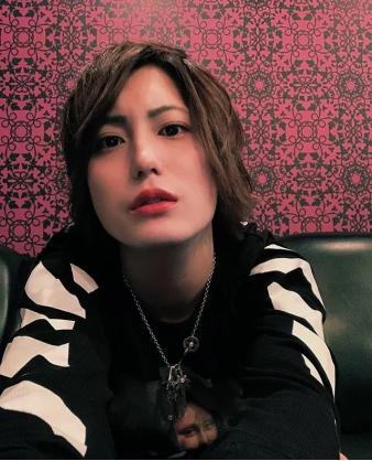 中年女人也需要爱！26岁男子当“职业男友”月入100万