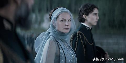 丽贝卡·弗格森沙丘剧照,丽贝卡弗格森沙丘剧照黄裙子