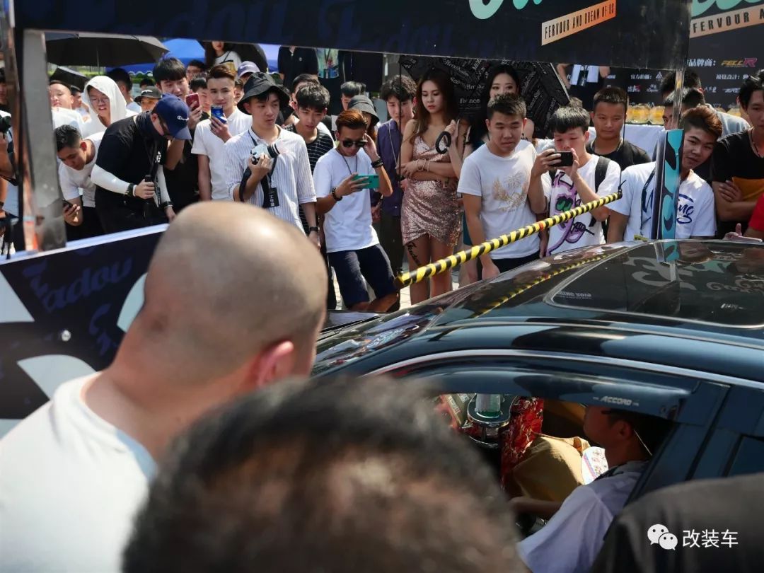 改装车聚会,改装车齐聚车展