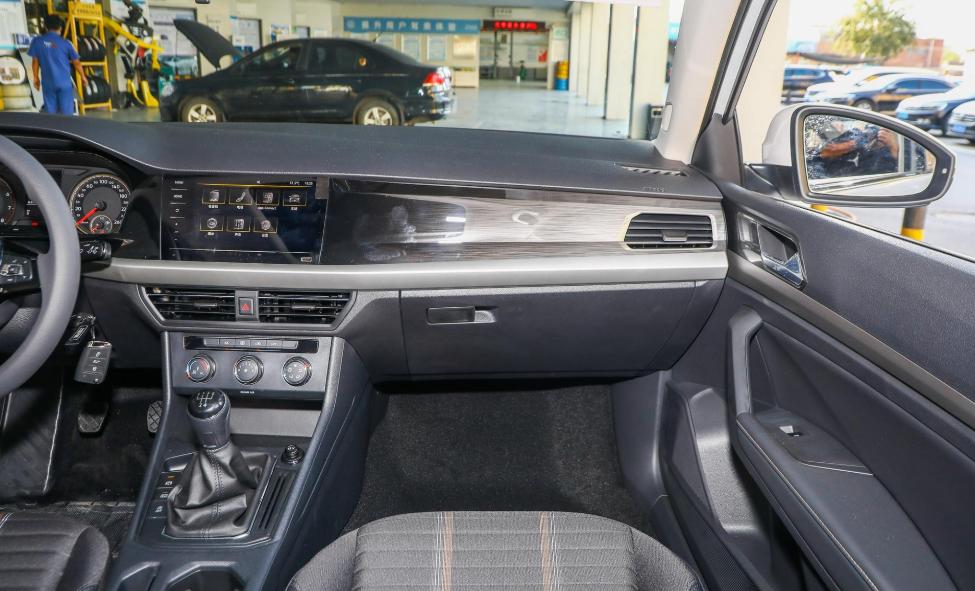 朗逸1.5l自动风尚版内饰实拍图片,朗逸1.5l自动舒适版配置解析