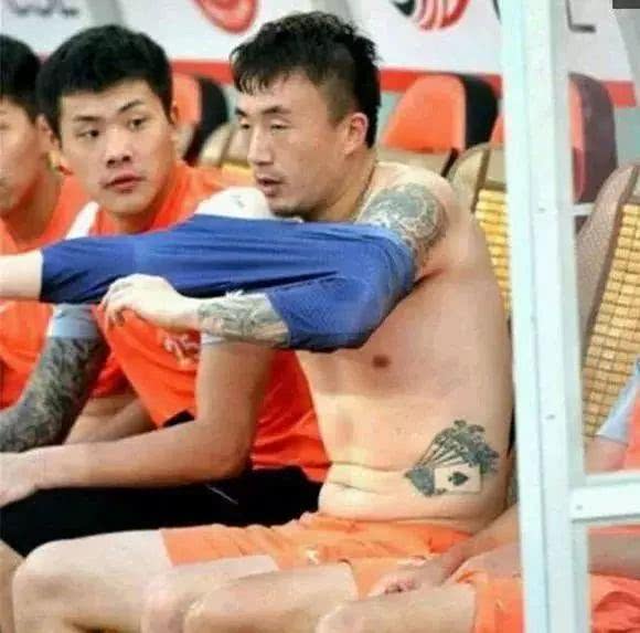 被嘲讽白斩鸡,白斩鸡被怼恼羞成怒