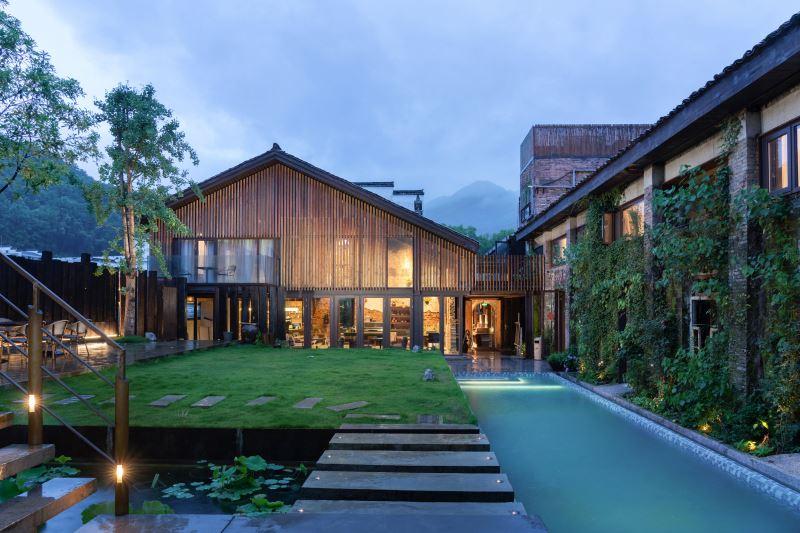 臻选人文度假品牌开山之作，惊艳问世，与月途看尽婺源千面之美