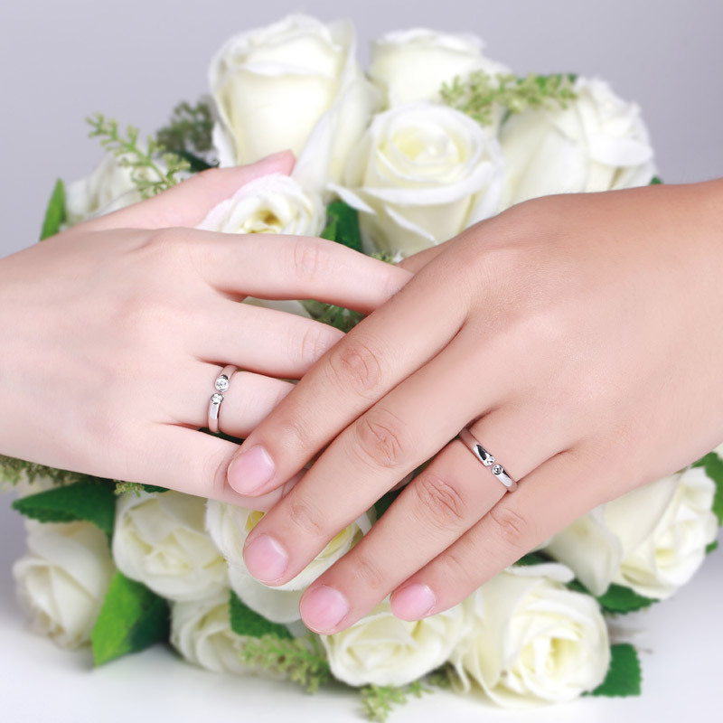 情侣对戒买什么牌子比较好,周大生七夕玫瑰金情侣对戒