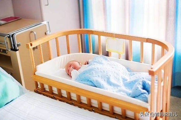八月龄宝宝掉下床,七个月大的宝宝半夜睡觉掉下床了