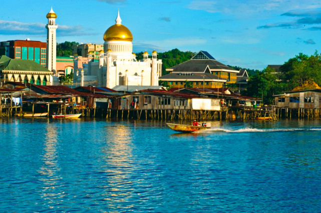 最富有的国家文莱,文莱人有钱还是新加坡人有钱