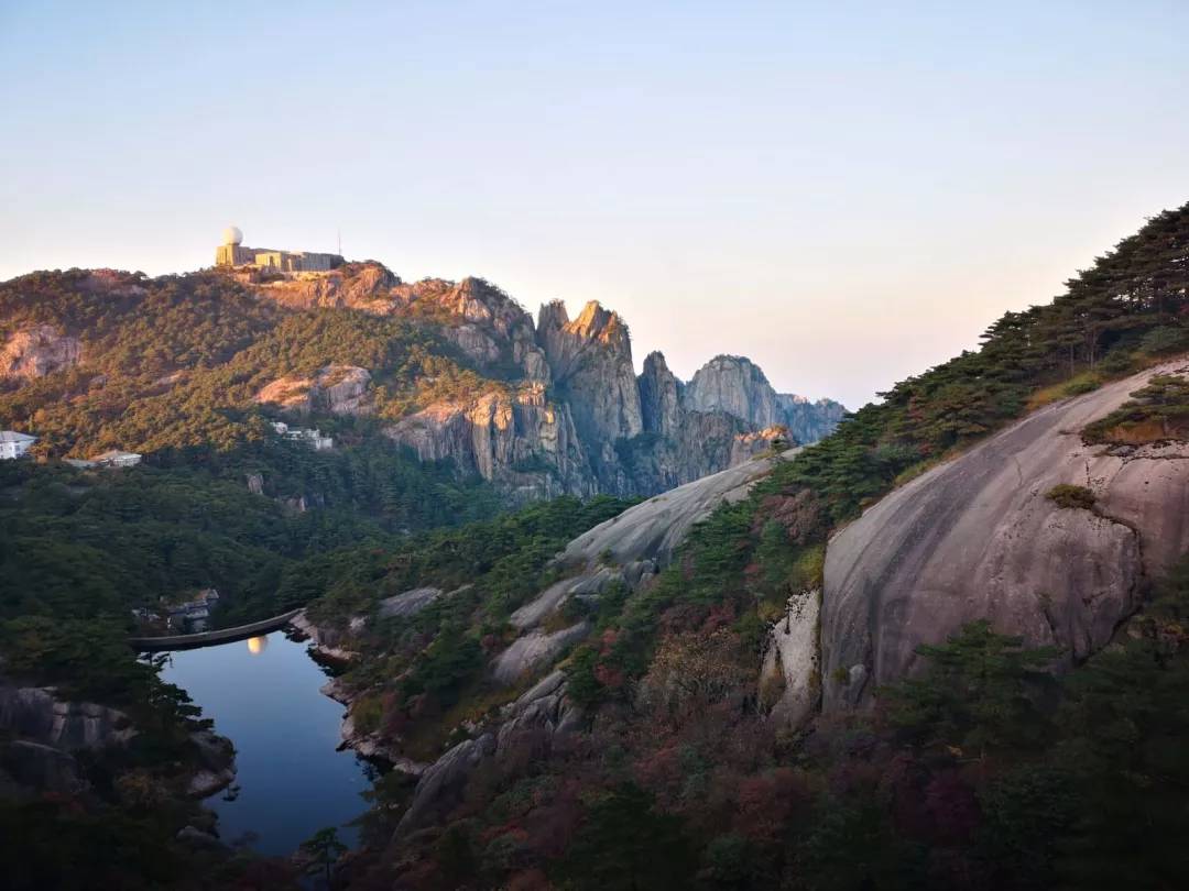 秋至黄山：当秋光与山色齐放