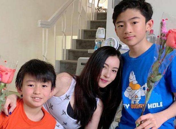 张柏芝三胎儿子正面照,最近张柏芝三胎儿子的照片