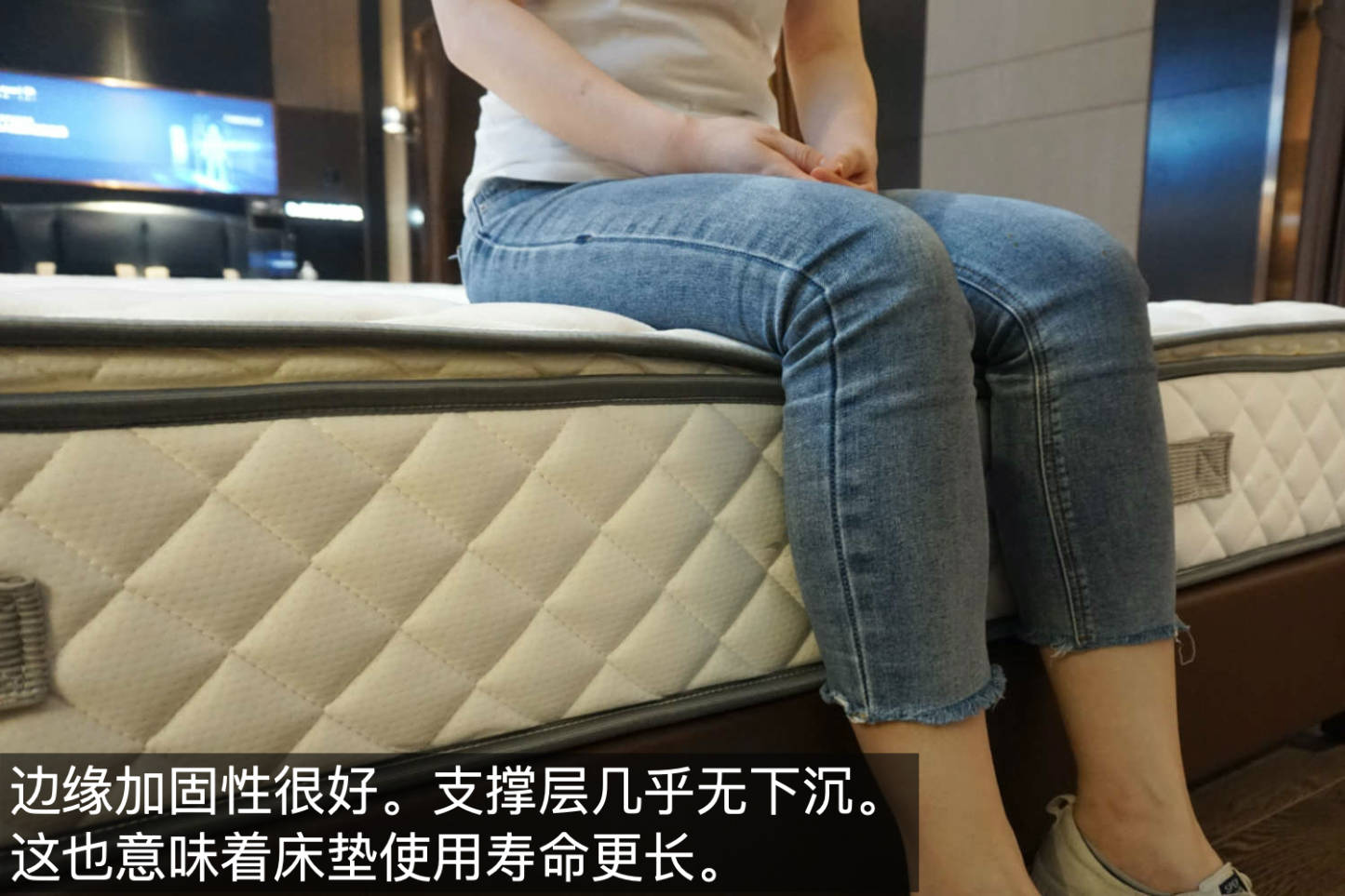 慕思床垫测评：硬床垫中的柔情派，特殊裥花给全身做“按摩”