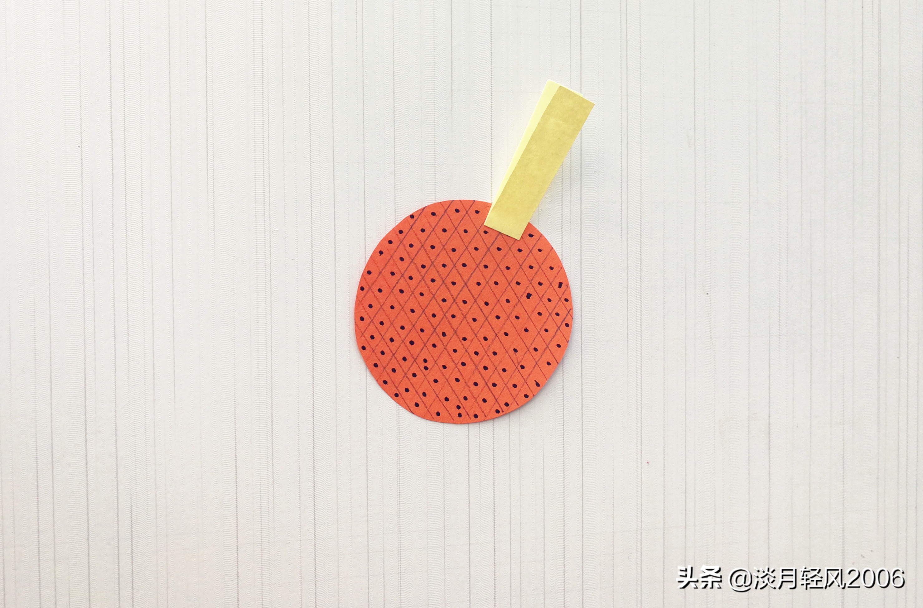 黄色卡纸向日葵创意美术作品,用卡纸折向日葵最简单的方法