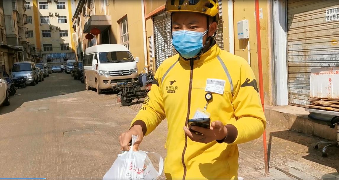 外卖小哥,用车轮温暖着昆明