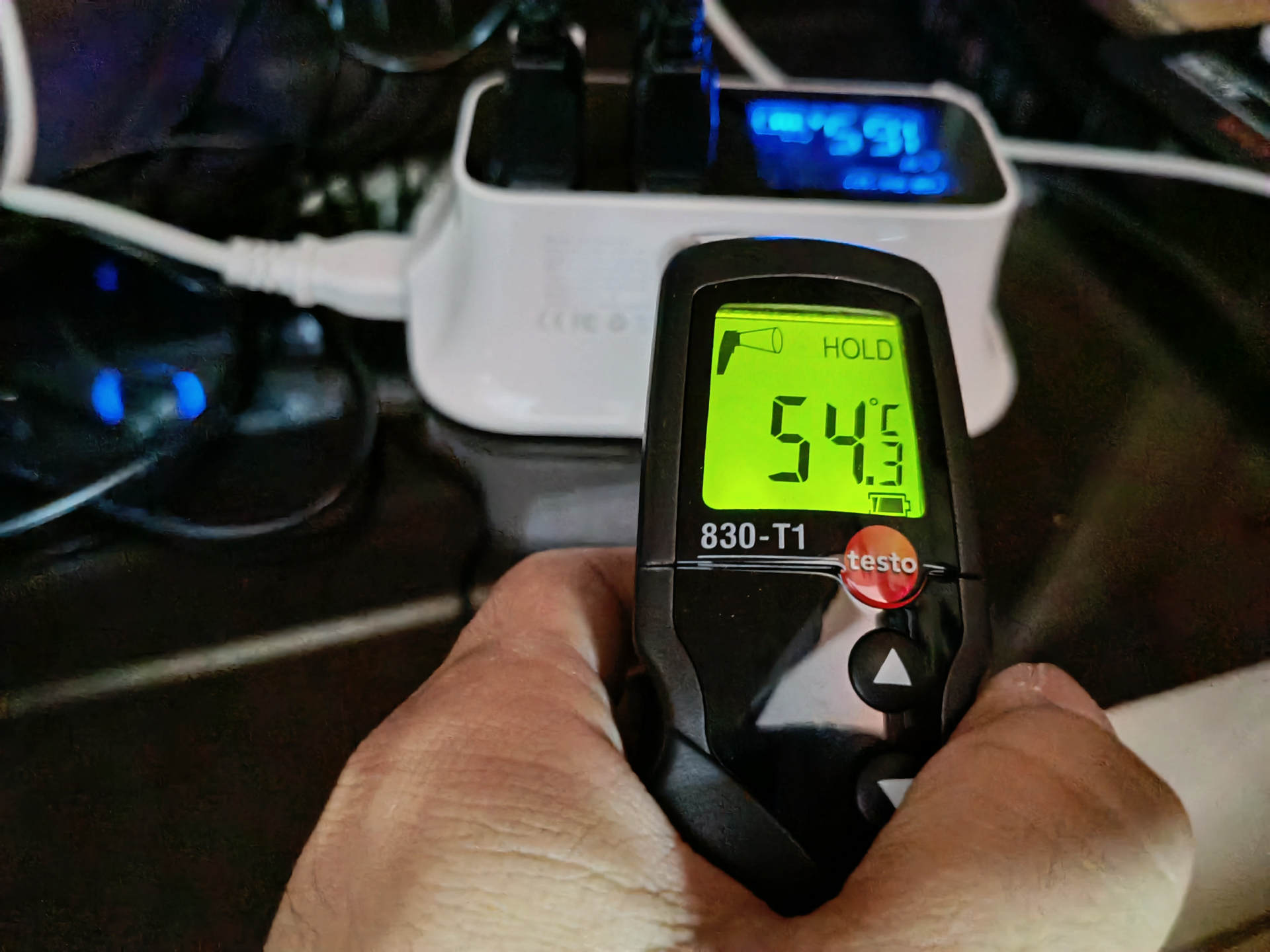 多口usb充电器测评,图欧索四合一无线充电器