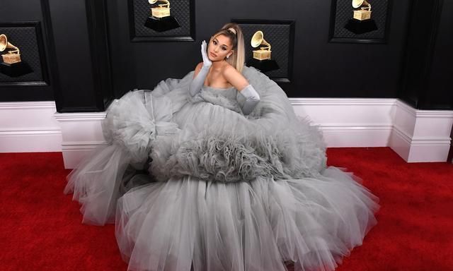 女明星穿礼服活动,女星的红毯礼服只穿一次吗