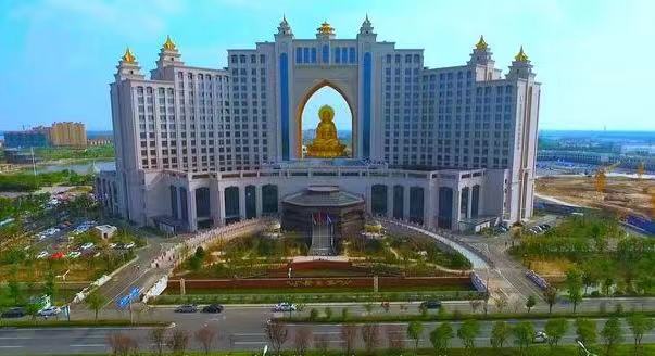 重庆来福士最丑建筑,重庆来福士被评十大最丑建筑