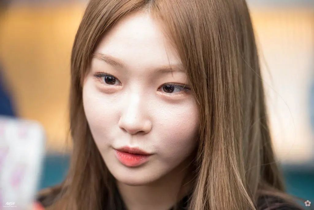 被喷整容脸，却凭实力逆袭为泫雅、宣美接班人，绝不止是穷哈