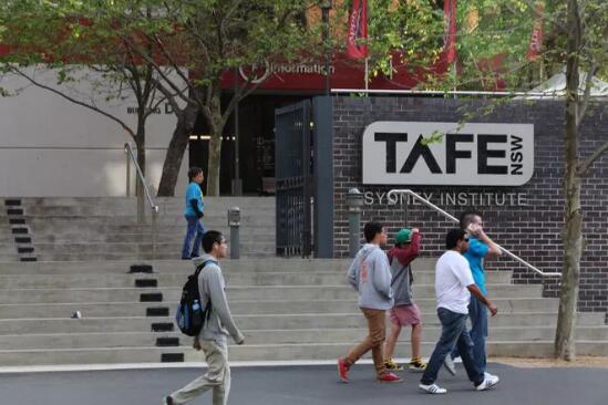 婢虫床鐨勭櫧鏃ユⅵ瑙嗛,婢虫床缇庢ⅵ涔嬫梾