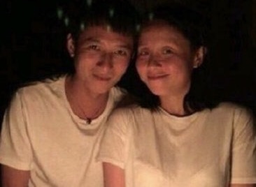 何炅自曝初恋当上“电灯泡”，青涩情谊变单恋，女主被疑是龙丹妮