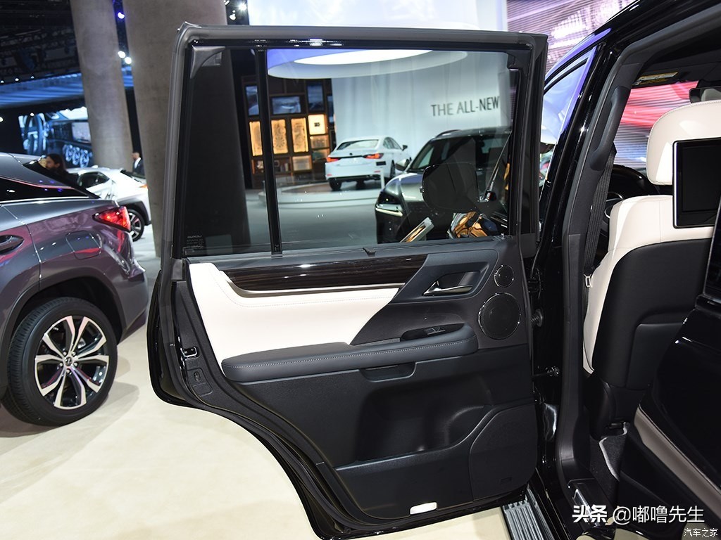 军绿色雷克萨斯lx570最顶配,雷克萨斯lx570坦克掉头沙漠