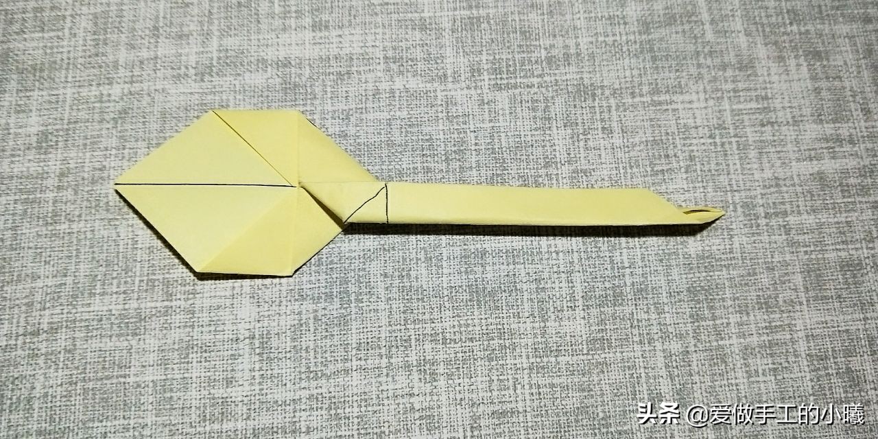 最简单的折纸金刚狼爪教程,用折纸折金刚狼爪