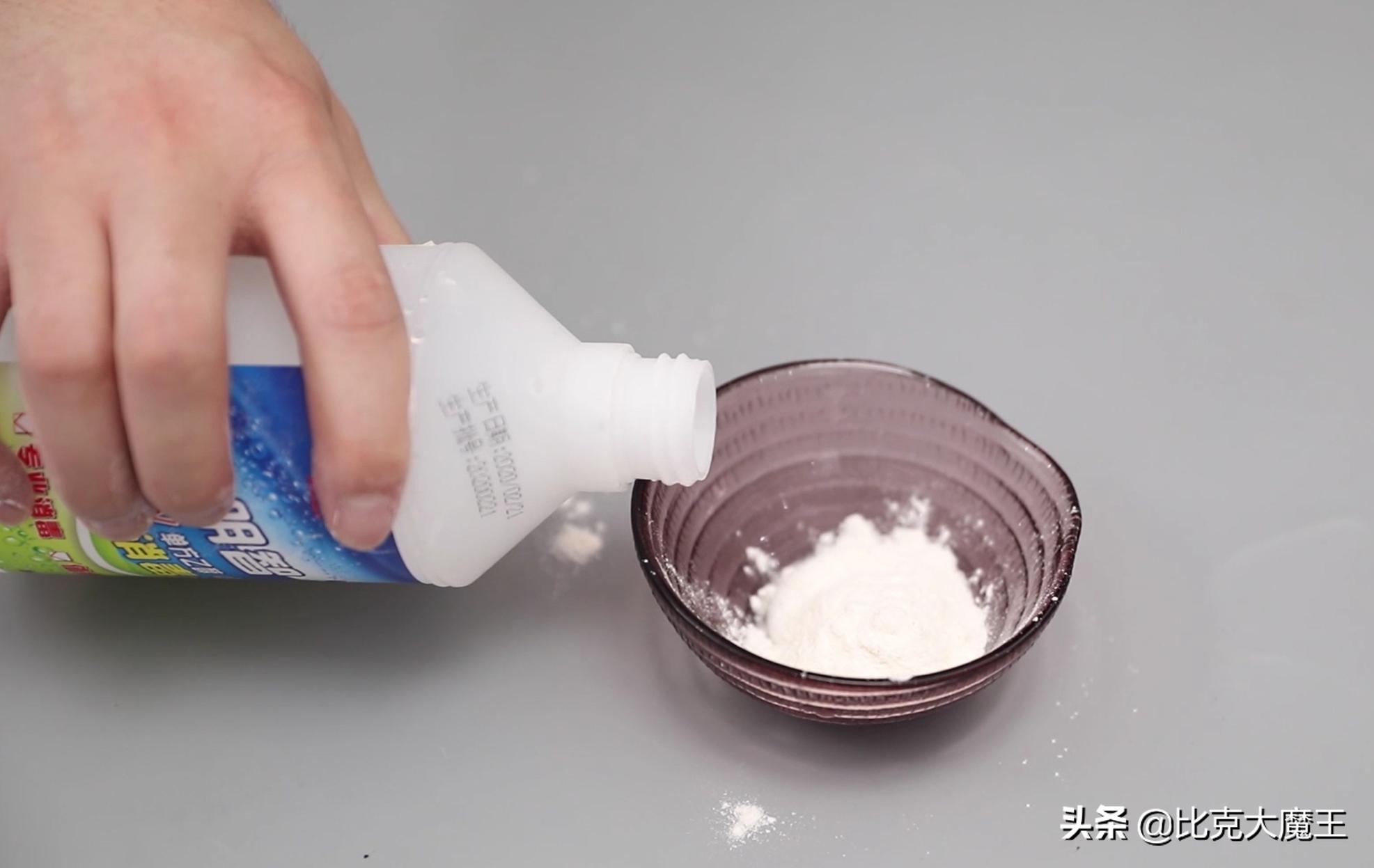 白墙脏了最好别用水擦,白墙脏了不用怕清洗用这招