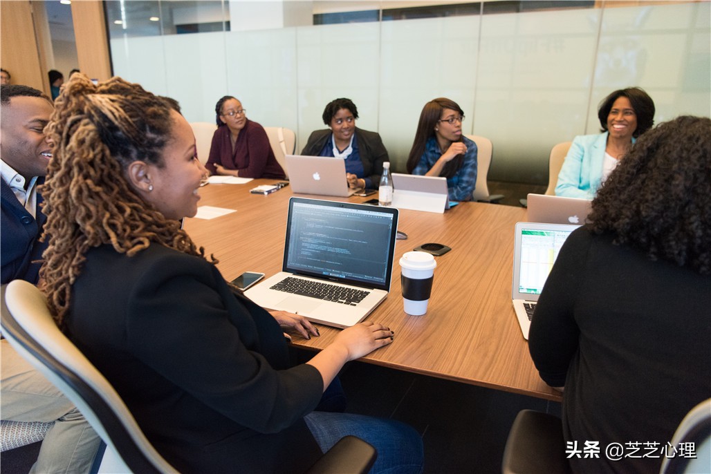 心理学人说谎时候的表现,心理学电话里怎么发现对方在撒谎