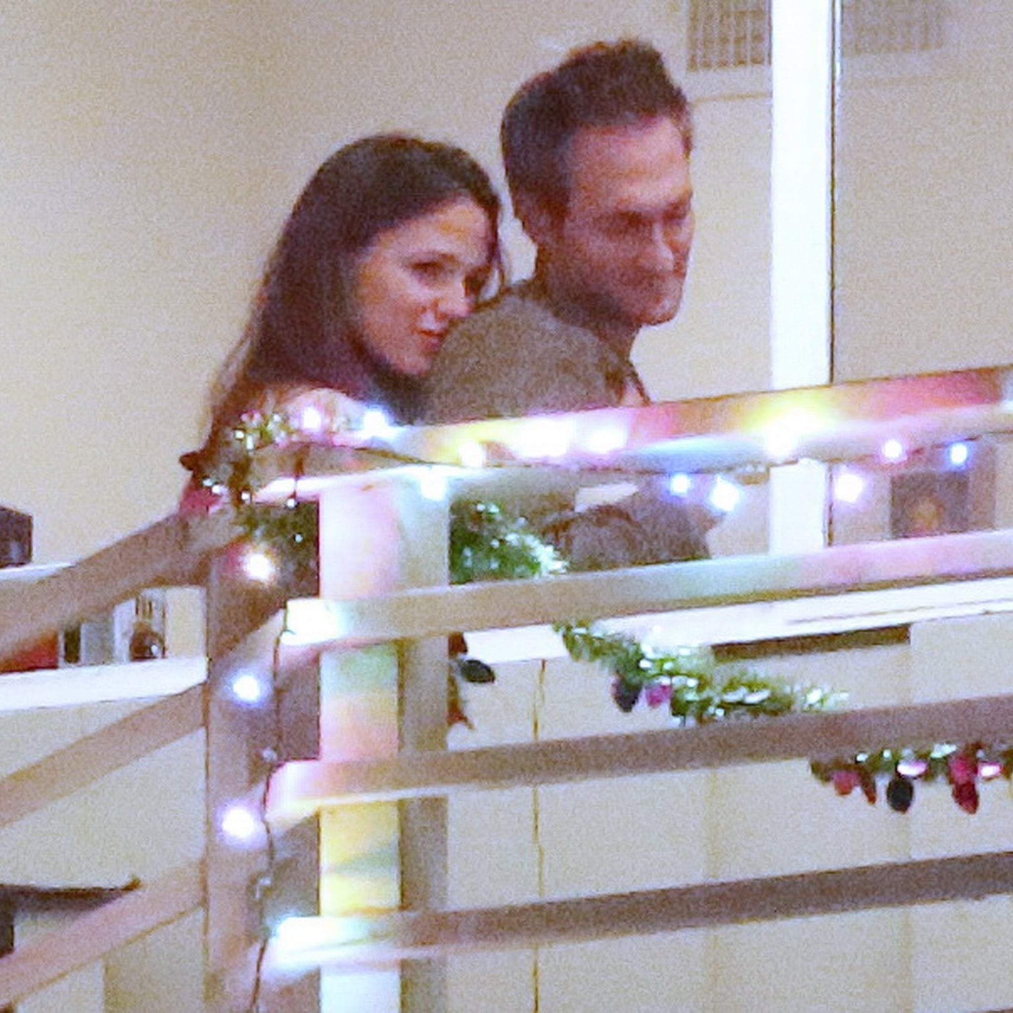 亲密热吻!好莱坞男神和电臀天后分手17年,复合1月超激情