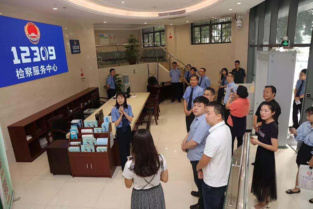 民营企业家组团打卡检察院,民营企业家走进检察机关共商发展