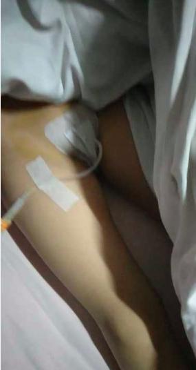 一年级男同学脱女生裤子用笤帚乱戳，官方通报：校长、副校长被免职