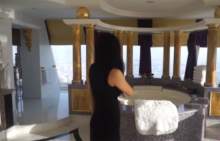 迪拜帆船酒店5万一天,迪拜帆船酒店不怕水涨吗