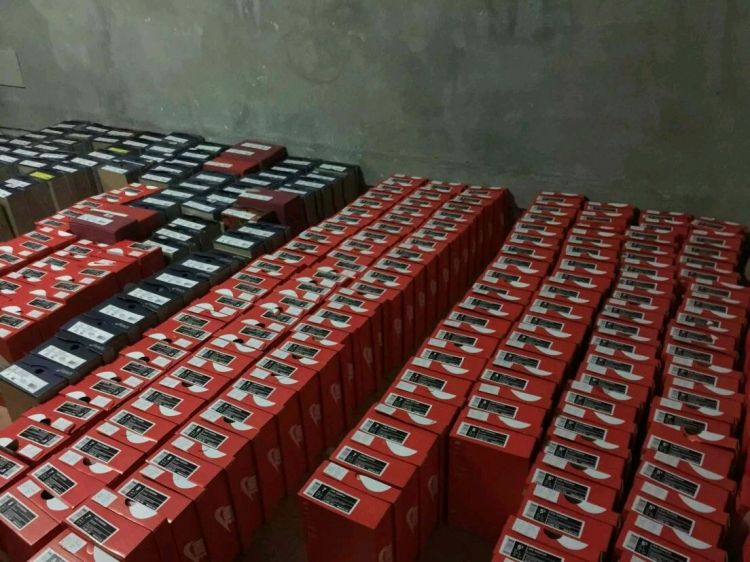 鞋子胶水味道很大是不是质量问题,鞋子的胶水味道重对身体有害吗