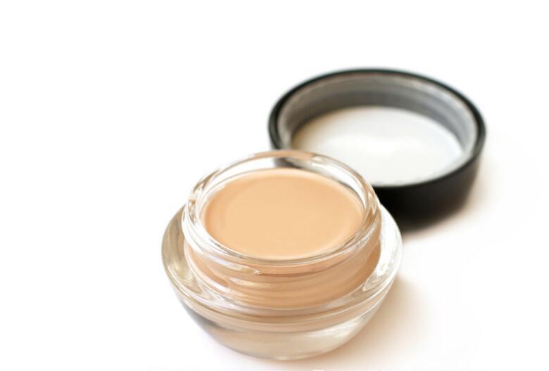 油皮粉底怎么才能脱妆不卡粉,油皮粉底怎么才不会斑驳