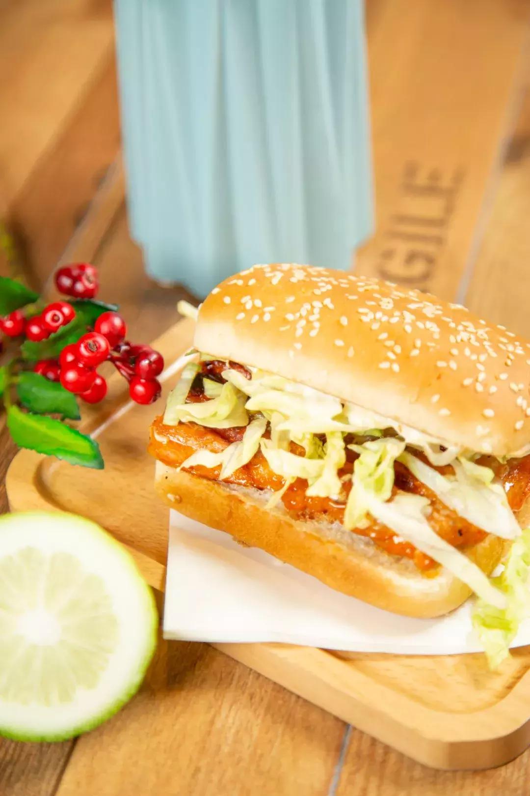 人气产品买一送一！披萨半价！现在来还能吃4顿霸王餐！