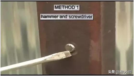 修车螺丝断了怎么取,修车时很紧的螺丝怎么拧下来