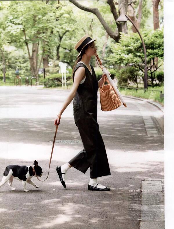 鞋柜必备这4双小白鞋百搭又时髦,复古英伦风玛丽珍鞋怎么搭配